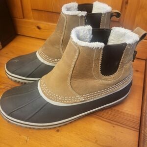 Eddie Bauer Winter Sherpa Lined Boots